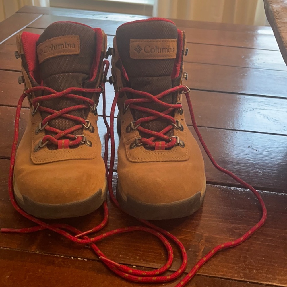 Colombus hiking boots